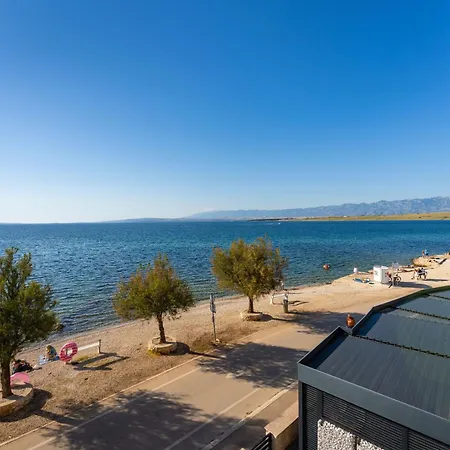 Luxury Beachfront Paradise * Vir