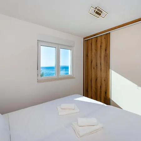 Luxury Beachfront Paradise Apartment