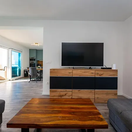 Luxury Beachfront Paradise Apartment *