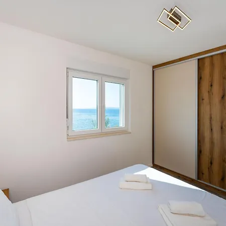 Luxury Beachfront Paradise Apartment *