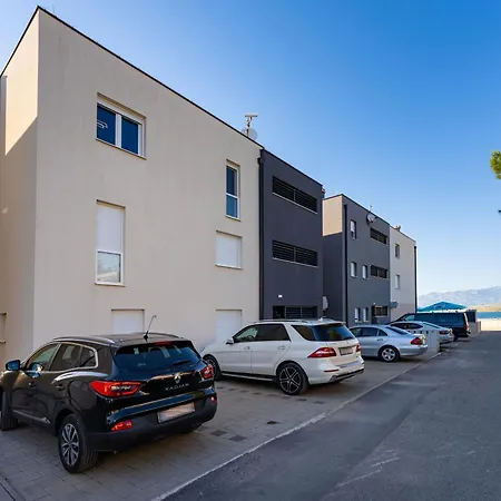 Luxury Beachfront Paradise Apartment Vir