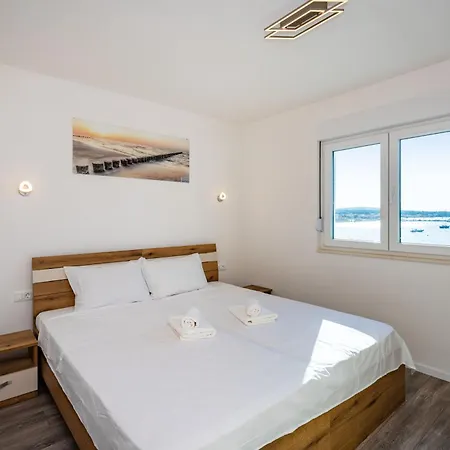 Luxury Beachfront Paradise Apartment *