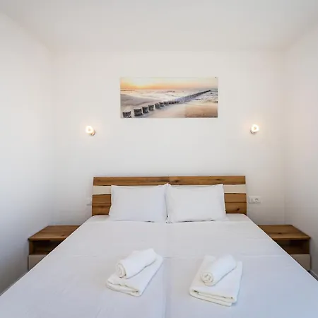 Luxury Beachfront Paradise Daire Vir